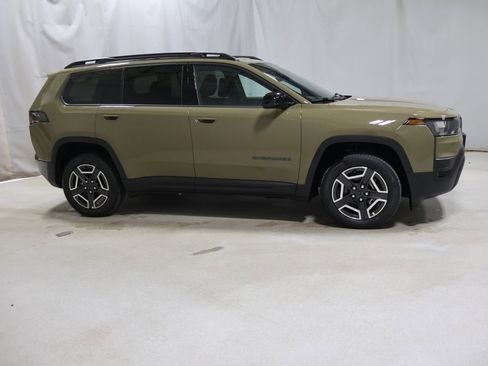 New 2026 Jeep Cherokee Laredo image 7