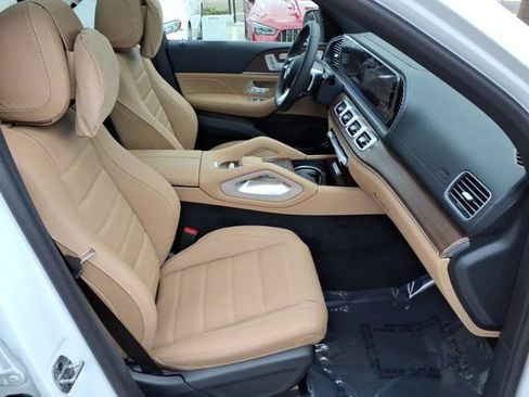 New 2026 Mercedes-Benz GLS 580 4MATIC image 15