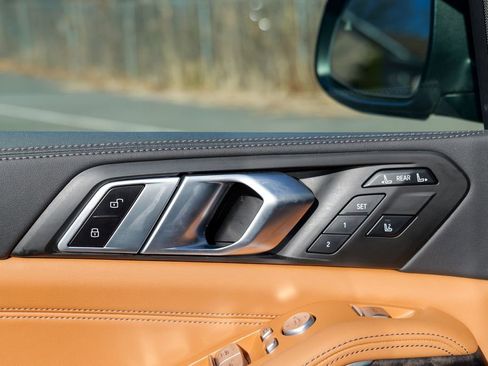 Used 2023 BMW X7 xDrive40i w/ Premium Package image 17