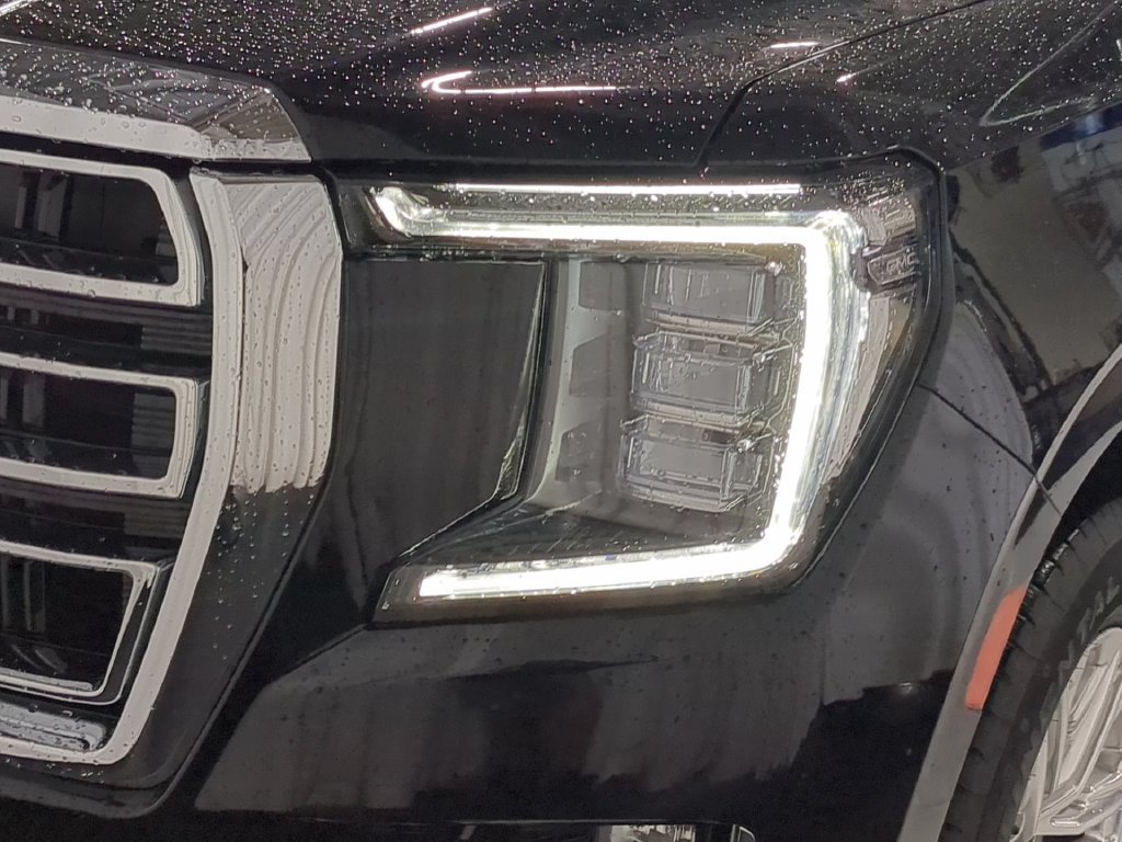 Used 2024 GMC Yukon XL SLT w/ SLT Premium Package AWD/4WD image 14