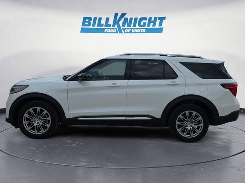 Used 2025 Ford Explorer Platinum AWD/4WD image 2