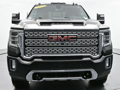 Used 2021 GMC Sierra 2500 Denali w/ Denali Black Diamond Edition AWD/4WD image 2