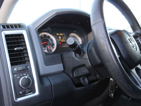 Used 2016 RAM 1500 Classic SLT AWD/4WD image 30