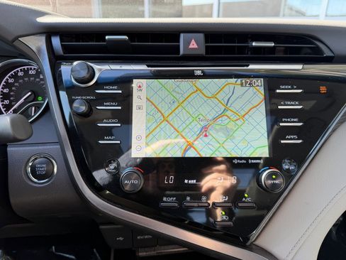 Used 2020 Toyota Camry XLE image 19