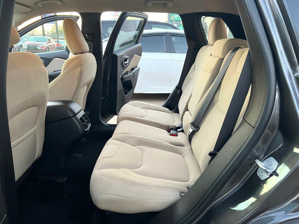 Used 2015 Jeep Cherokee Latitude FWD image 15