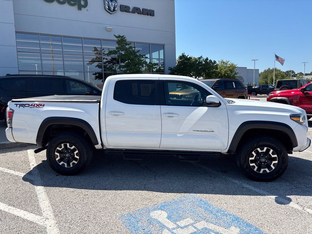 Used 2021 Toyota Tacoma TRD Off-Road w/ TRD Premium Off Road Package AWD/4WD image 13