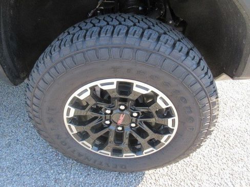 Used 2025 GMC Canyon AT4 AWD/4WD image 8