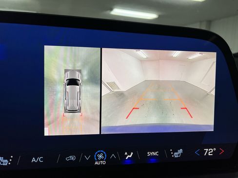 New 2025 Chevrolet Traverse LT w/ Enhanced Driving Package image 50