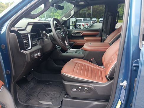 Used 2026 GMC Sierra 2500 Denali Ultimate w/ LPO, Black Badging Package AWD/4WD image 10