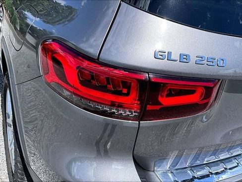 Certified 2022 Mercedes-Benz GLB 250 4MATIC image 17