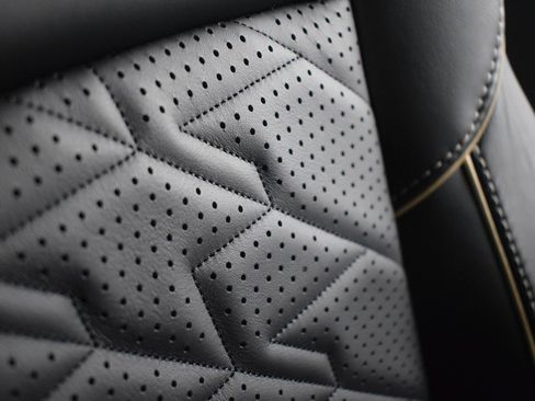 Used 2025 Aston Martin Vanquish image 37