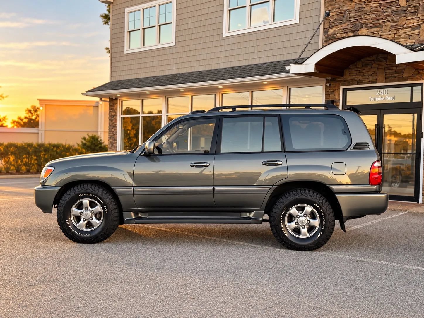 Used 2002 Toyota Land Cruiser w/ Convenience Pkg AWD/4WD image 5