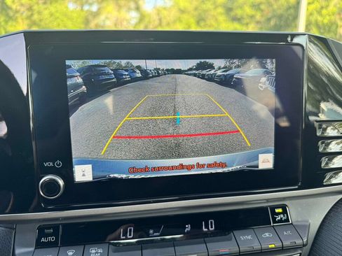 Used 2025 Toyota Camry SE FWD image 6