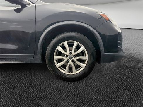 Used 2020 Nissan Rogue SV image 11