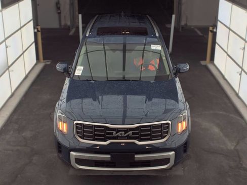 Used 2025 Kia Telluride S FWD image 2