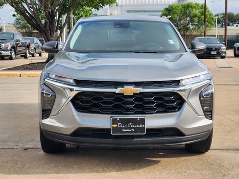 Used 2024 Chevrolet Trax LS FWD image 3