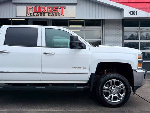 Used 2015 Chevrolet Silverado 2500 LT w/ LT Convenience Package AWD/4WD image 12