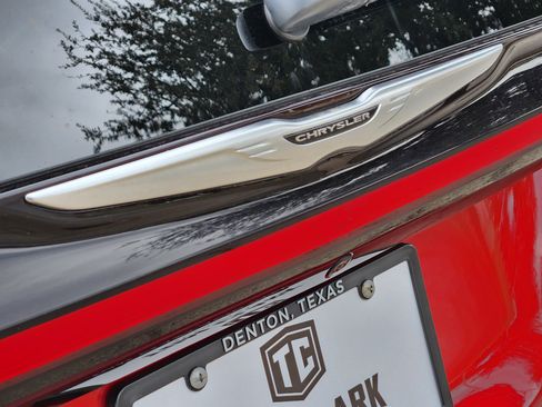 Used 2025 Chrysler Pacifica Select image 11