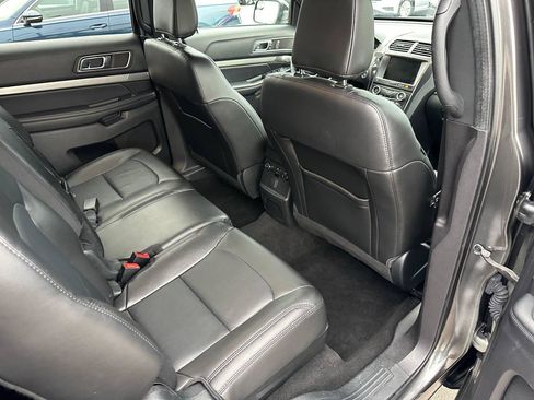 Used 2018 Ford Explorer XLT w/ Equipment Group 202A FWD image 34