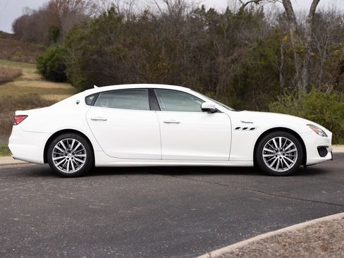 Used 2022 Maserati Quattroporte Modena image 9