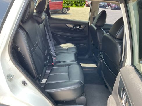 Used 2016 Nissan Rogue SL FWD image 32