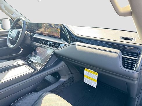 New 2026 INFINITI QX80 Luxe w/ Cargo Package RWD image 32