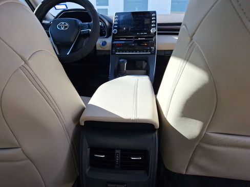 Used 2022 Toyota Avalon XLE image 31