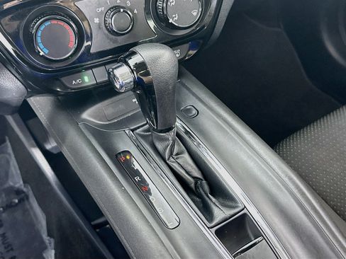 Used 2022 Honda HR-V LX image 16