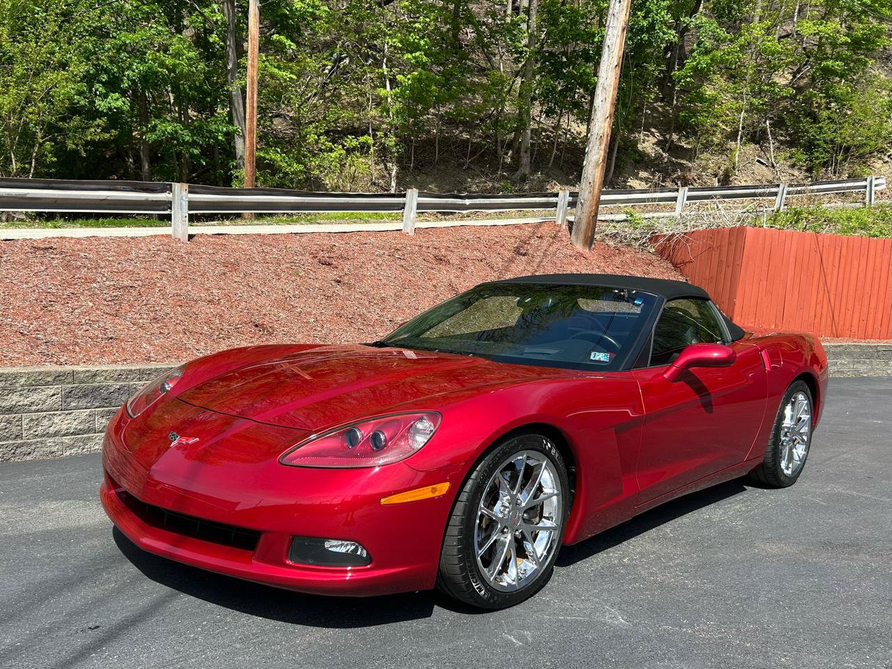 Used 2005 Chevrolet Corvette Convertible w/ Preferred Equipment Group RWD image 2
