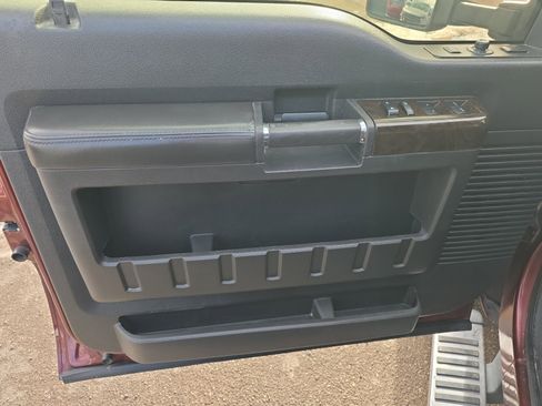 Used 2015 Ford F250 Platinum w/ Platinum Package image 14