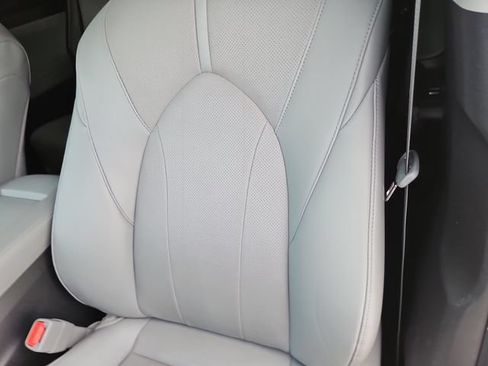 Used 2022 Toyota Highlander Limited FWD image 14