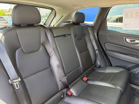 Used 2025 Volvo XC60 B5 Core AWD/4WD image 24