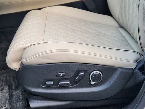 Used 2025 Genesis GV70 3.5T Sport w/ Sport Advanced Package image 18