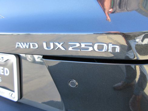 Used 2024 Lexus UX 250h AWD w/ Premium Package image 8