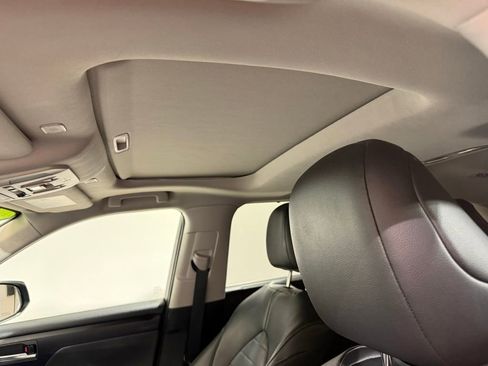 Used 2023 Toyota Highlander XLE AWD/4WD image 19