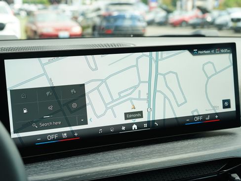 Used 2025 BMW 330i xDrive Sedan w/ Convenience Package image 37