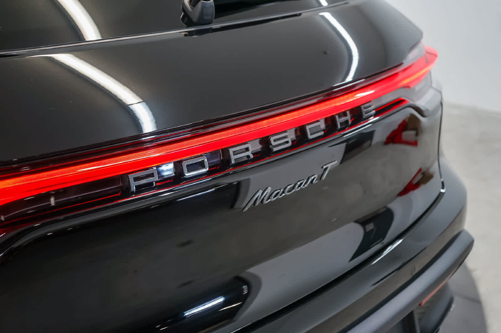 Certified 2026 Porsche Macan Turbo AWD/4WD image 12