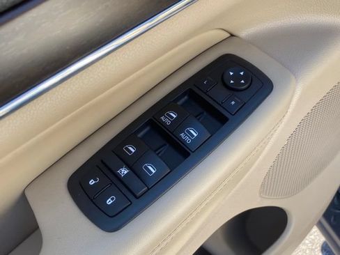 Used 2018 Jeep Grand Cherokee Limited AWD/4WD image 12
