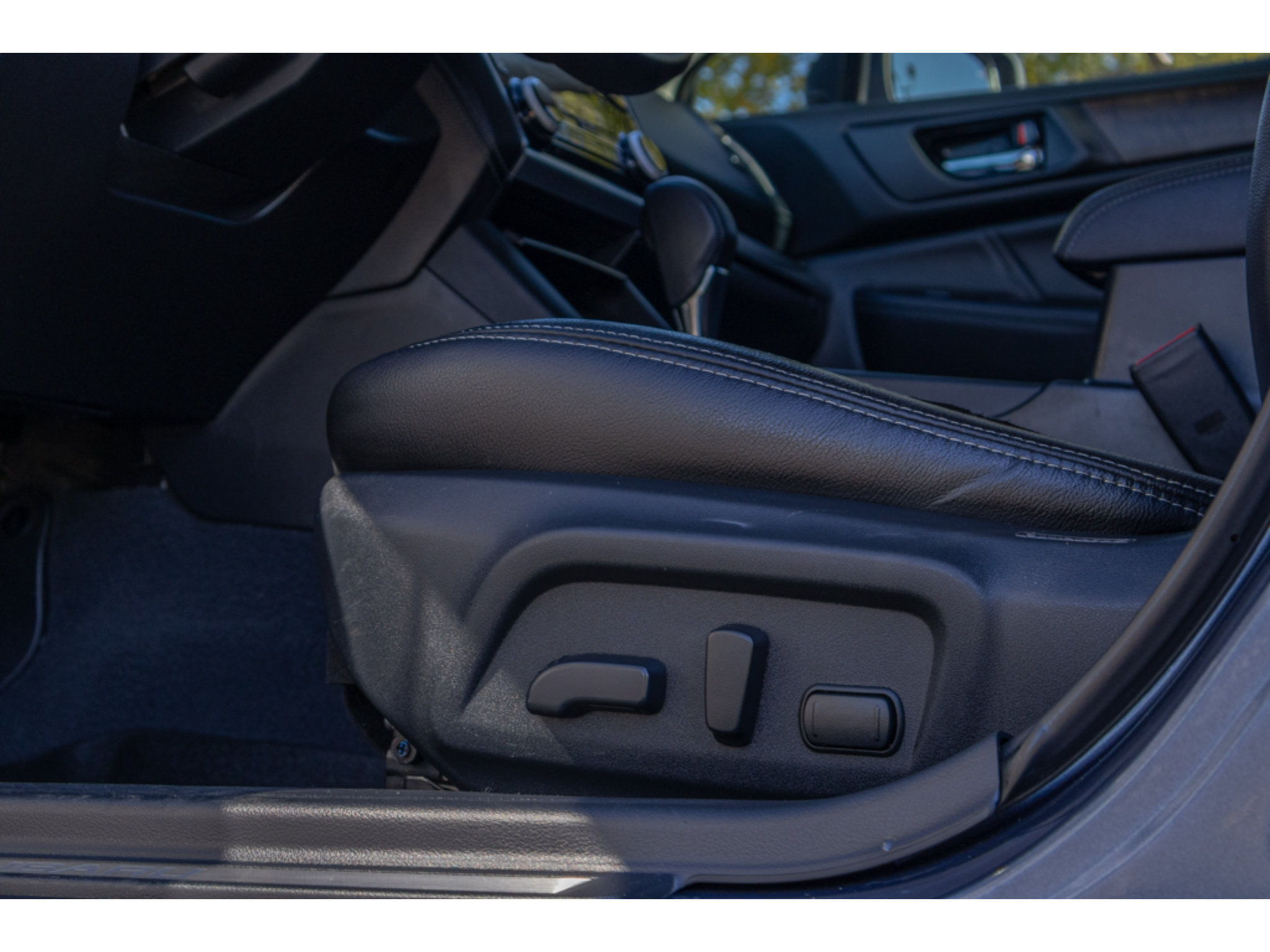 Used 2018 Subaru Outback 2.5i Limited AWD/4WD image 16