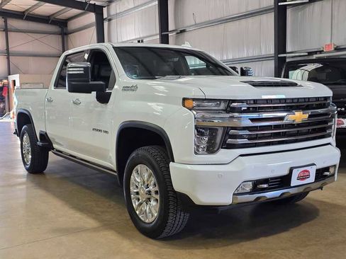Used 2021 Chevrolet Silverado 2500 High Country w/ Z71 Off-Road Package image 3