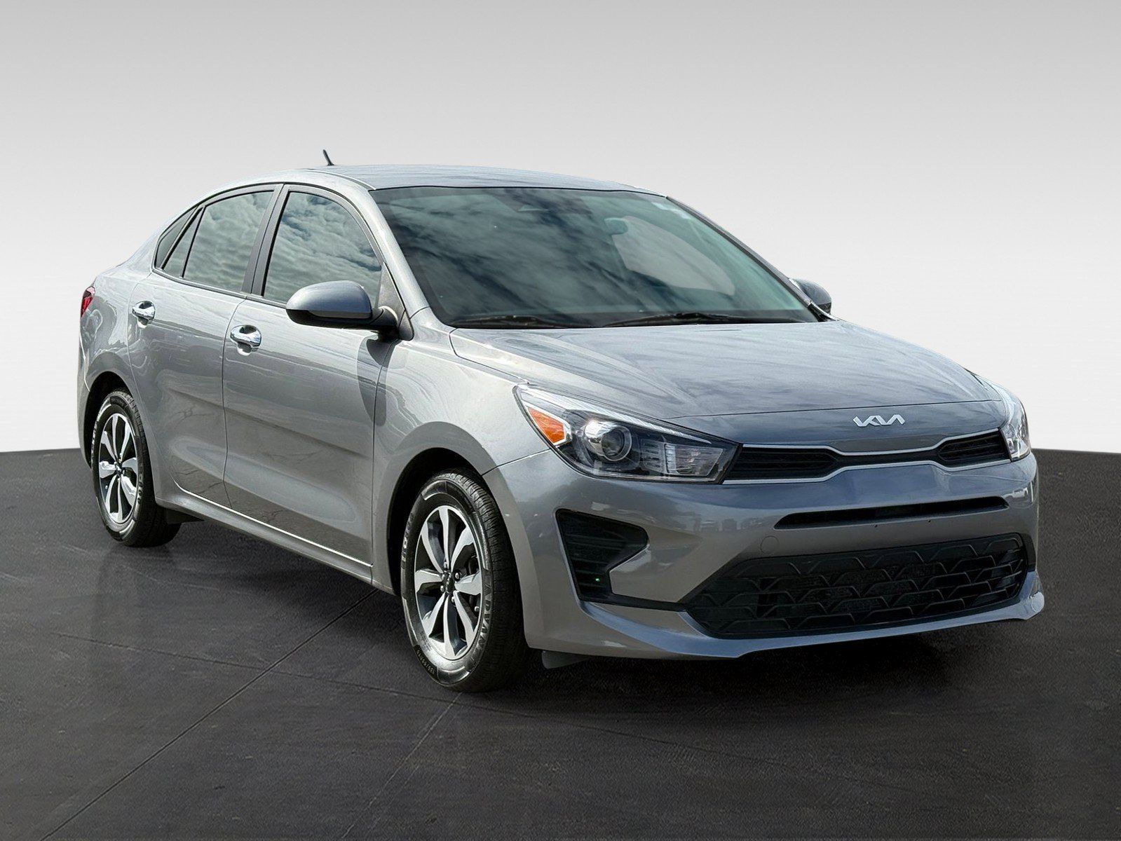 Used 2023 Kia Rio S w/ Technology Package FWD image 3