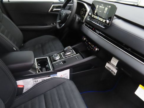 New 2025 Mitsubishi Outlander SE image 23