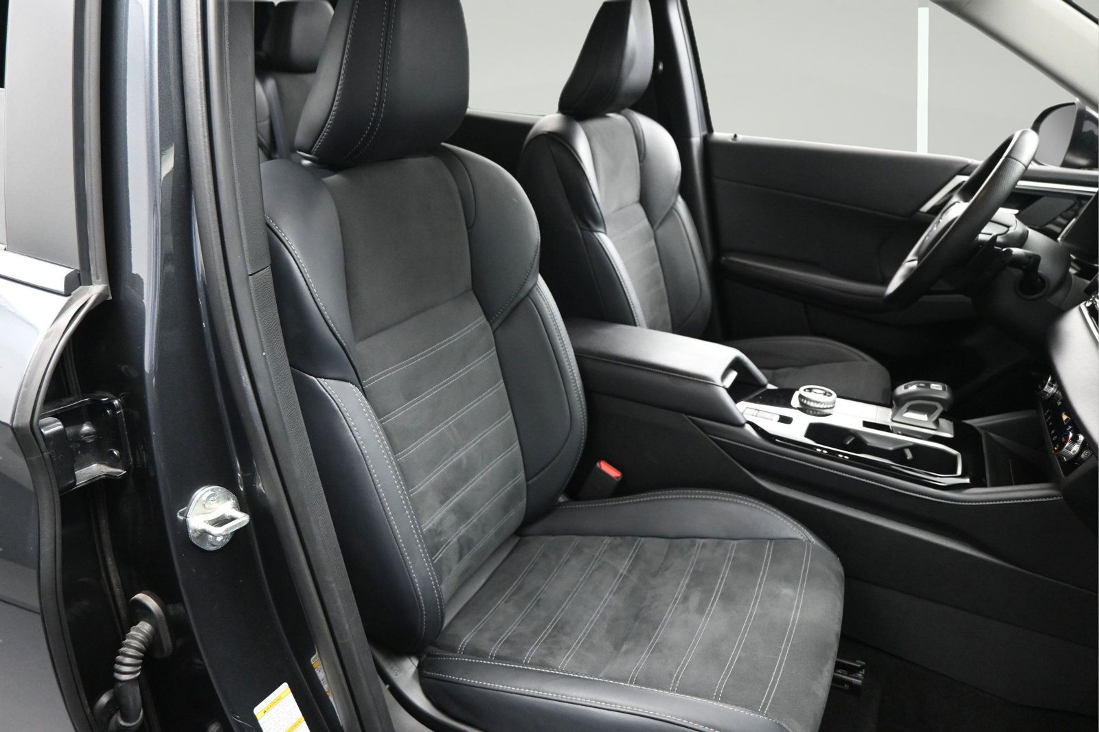 Used 2025 Mitsubishi Outlander SE AWD/4WD image 15