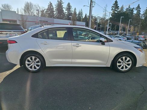 Certified 2025 Toyota Corolla LE image 8