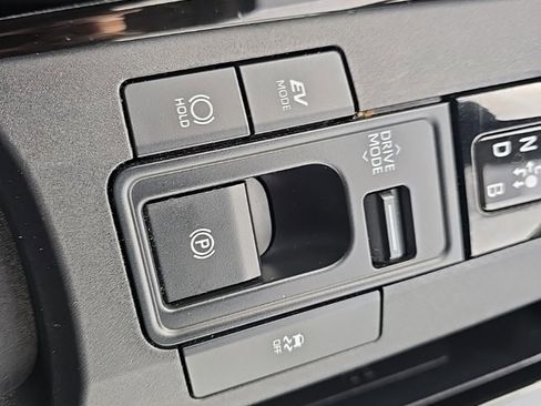 Certified 2024 Toyota Prius XLE image 28