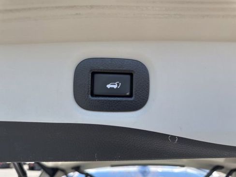 Used 2020 Nissan Rogue SV w/ Premium Package image 12