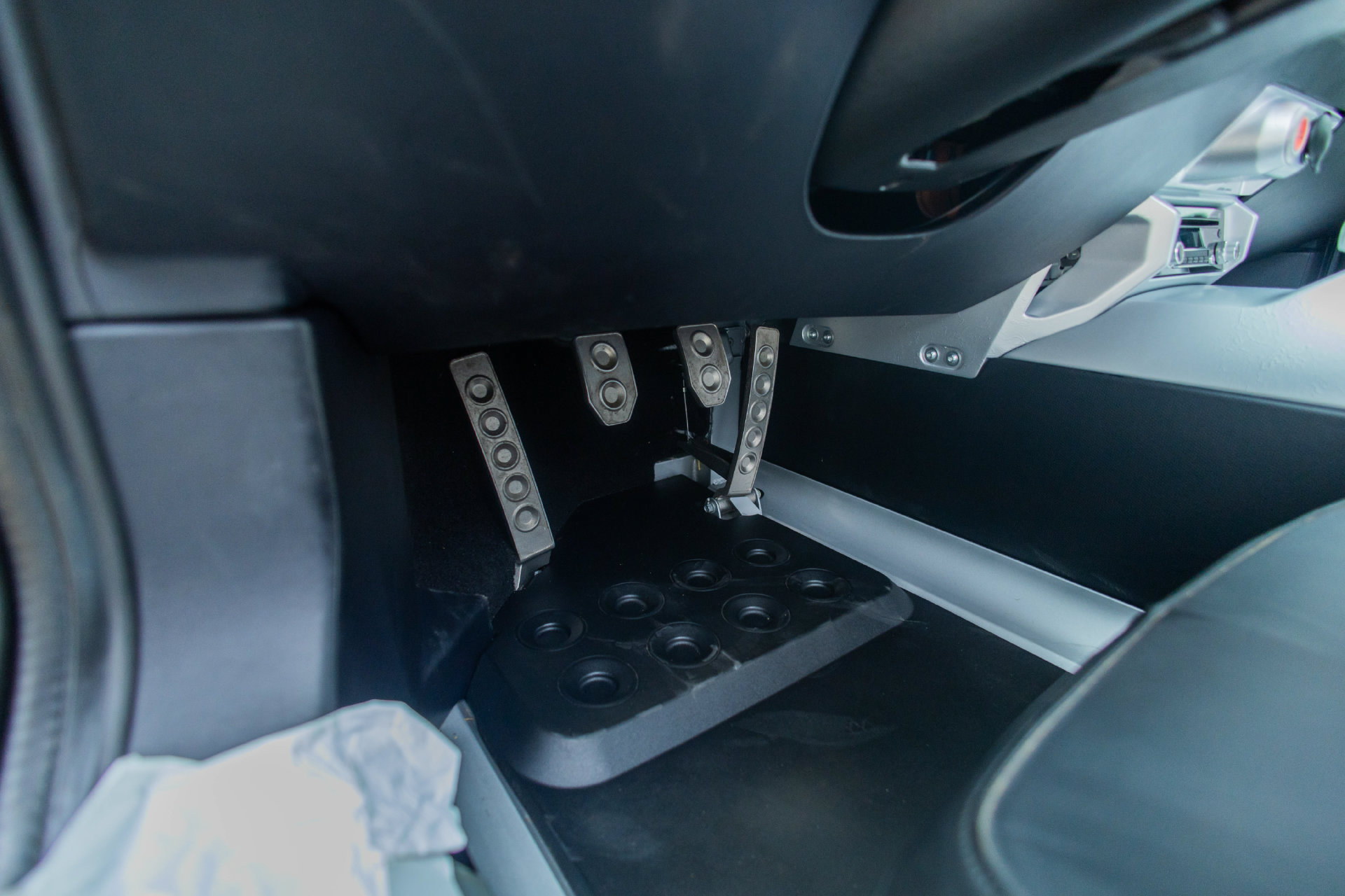 Used 2006 Ford GT RWD image 75