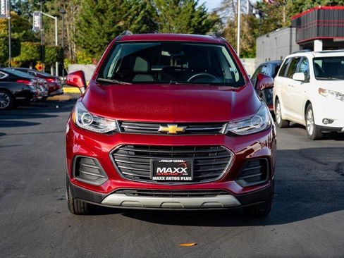 Used 2022 Chevrolet Trax LT w/ LT Convenience Package image 3