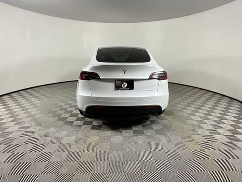 Used 2024 Tesla Model Y Long Range AWD/4WD image 7