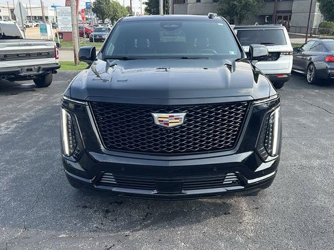 Used 2025 Cadillac Escalade Sport Platinum AWD/4WD image 2